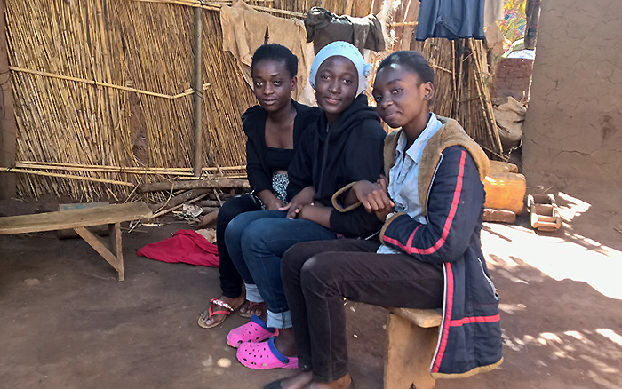 Malawi-Dzaleka-scientists_700